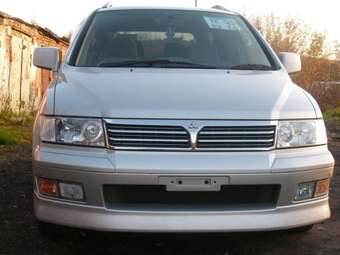 2001 Mitsubishi Chariot Grandis Pictures