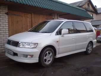 2001 Mitsubishi Chariot Grandis Pictures