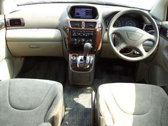 2001 Mitsubishi Chariot Grandis Pictures