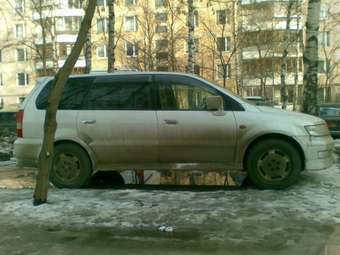 2001 Mitsubishi Chariot Grandis Pictures