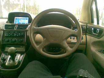 2001 Mitsubishi Chariot Grandis Pictures