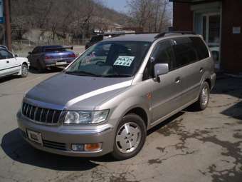 2001 Mitsubishi Chariot Grandis Pictures