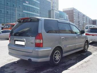 2001 Mitsubishi Chariot Grandis Pictures