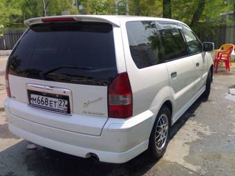 2001 Mitsubishi Chariot Grandis Pictures