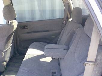 2001 Mitsubishi Chariot Grandis Photos