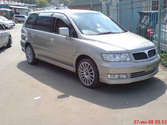 2001 Mitsubishi Chariot Grandis Pictures