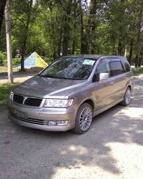 2001 Mitsubishi Chariot Grandis Pictures