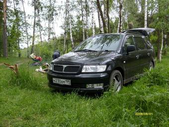 2001 Mitsubishi Chariot Grandis Pictures