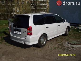 2001 Mitsubishi Chariot Grandis Pictures