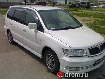 2001 Mitsubishi Chariot Grandis Photos