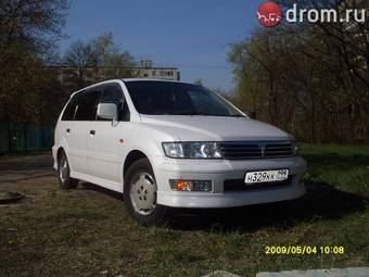 2001 Mitsubishi Chariot Grandis Pictures