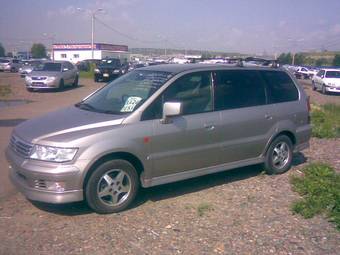 2001 Mitsubishi Chariot Grandis Pictures