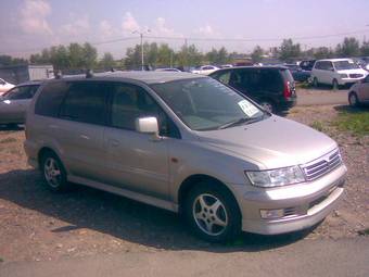 2001 Mitsubishi Chariot Grandis Photos
