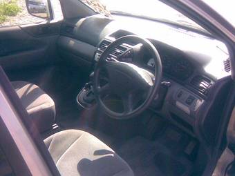 2001 Mitsubishi Chariot Grandis Photos