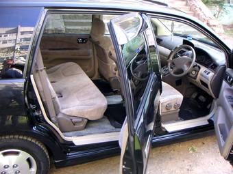 2001 Mitsubishi Chariot Grandis Pictures