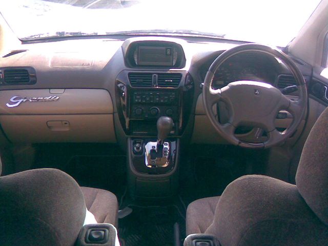 2002 Mitsubishi Chariot Grandis
