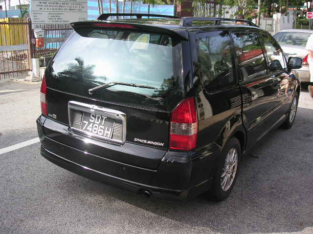 2002 Mitsubishi Chariot Grandis Images