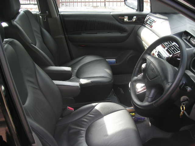 2002 Mitsubishi Chariot Grandis Pictures