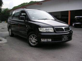 2002 Mitsubishi Chariot Grandis Photos