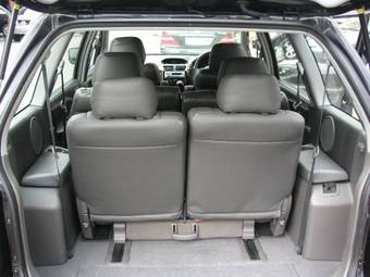 2002 Mitsubishi Chariot Grandis Pictures