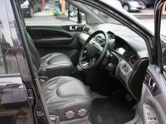 2002 Mitsubishi Chariot Grandis Pictures