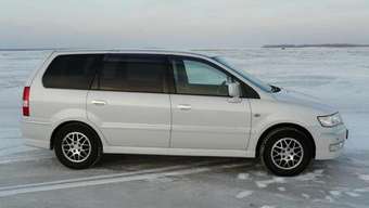 2002 Mitsubishi Chariot Grandis Images