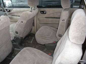 2002 Mitsubishi Chariot Grandis Pictures