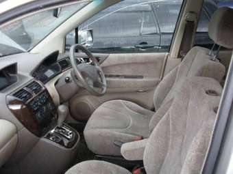 2002 Mitsubishi Chariot Grandis Pics