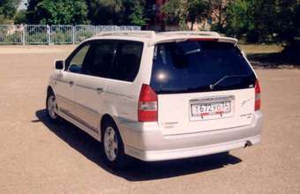 2002 Mitsubishi Chariot Grandis Pictures