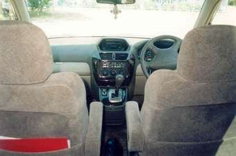 2002 Mitsubishi Chariot Grandis Photos