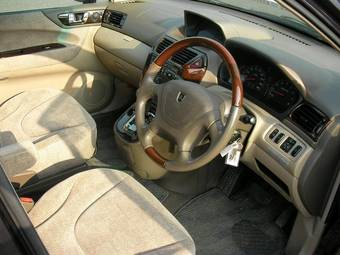 2002 Mitsubishi Chariot Grandis Pics