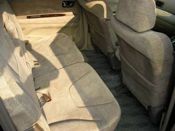 2002 Mitsubishi Chariot Grandis Pictures