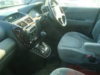 2002 Mitsubishi Chariot Grandis Pictures