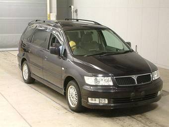 2002 Mitsubishi Chariot Grandis Photos