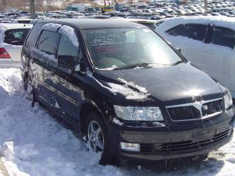2002 Mitsubishi Chariot Grandis Pictures