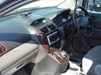 2002 Mitsubishi Chariot Grandis Photos