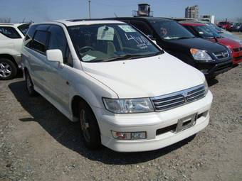 2002 Mitsubishi Chariot Grandis Pics