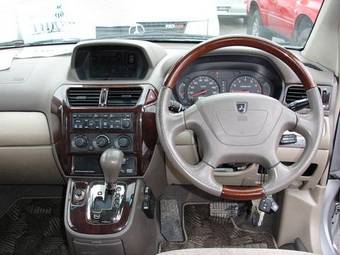2002 Mitsubishi Chariot Grandis Pictures