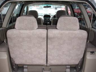 2002 Mitsubishi Chariot Grandis Photos