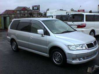 2002 Mitsubishi Chariot Grandis Pictures