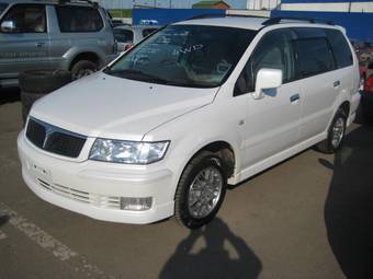 2002 Mitsubishi Chariot Grandis Pictures