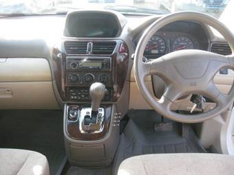 2002 Mitsubishi Chariot Grandis Photos