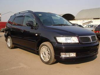 2002 Mitsubishi Chariot Grandis Photos