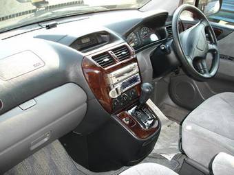 2002 Mitsubishi Chariot Grandis Wallpapers