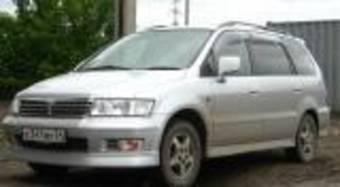 2002 Mitsubishi Chariot Grandis Photos