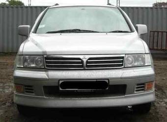 2002 Mitsubishi Chariot Grandis Pictures