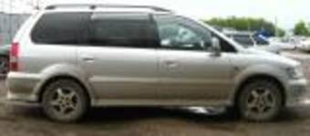 2002 Mitsubishi Chariot Grandis Photos