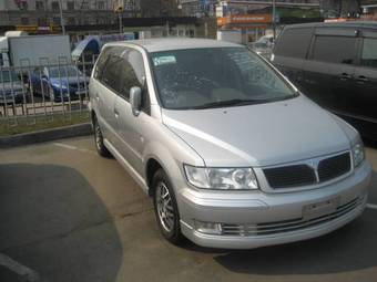 2002 Mitsubishi Chariot Grandis Pictures