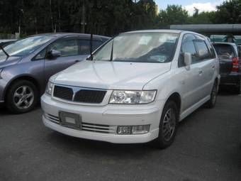 2002 Mitsubishi Chariot Grandis Photos