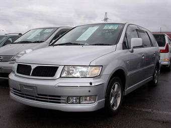 2002 Mitsubishi Chariot Grandis Photos